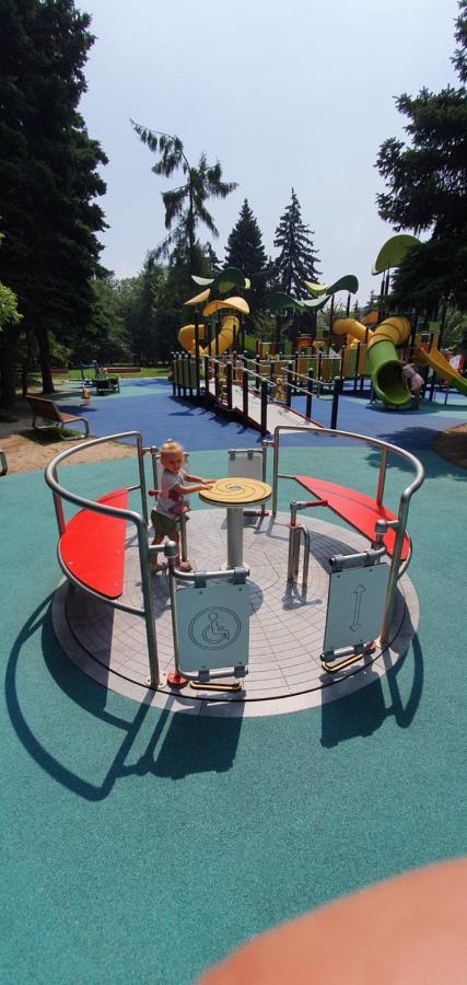 Juna2 - Nowoczesny Apartament W Centrum Z Widokiem Na Park Pruszków Esterno foto
