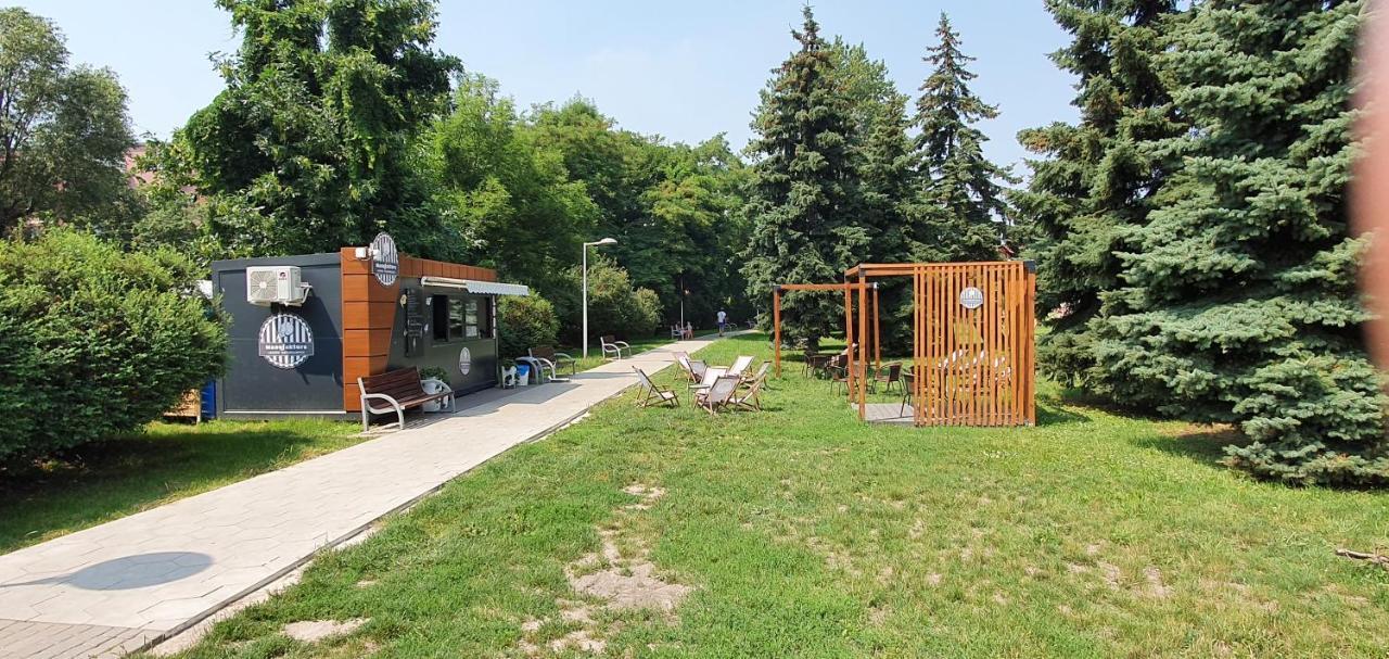 Juna2 - Nowoczesny Apartament W Centrum Z Widokiem Na Park Pruszków Esterno foto