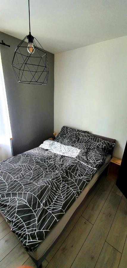 Juna2 - Nowoczesny Apartament W Centrum Z Widokiem Na Park Pruszków Esterno foto