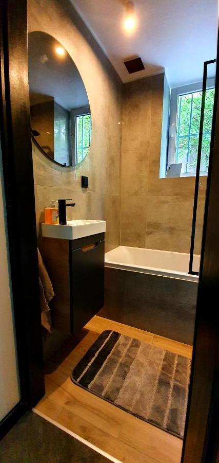 Juna2 - Nowoczesny Apartament W Centrum Z Widokiem Na Park Pruszków Esterno foto