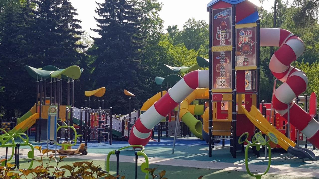 Juna2 - Nowoczesny Apartament W Centrum Z Widokiem Na Park Pruszków Esterno foto